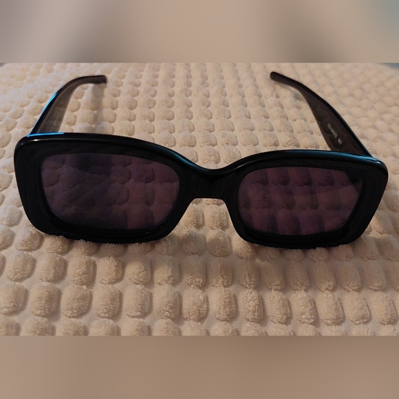 GUCCI - Picture 3 of 3